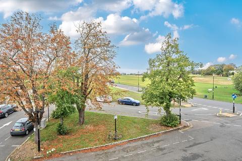 2 bedroom apartment for sale, Hare & Billet Road, London