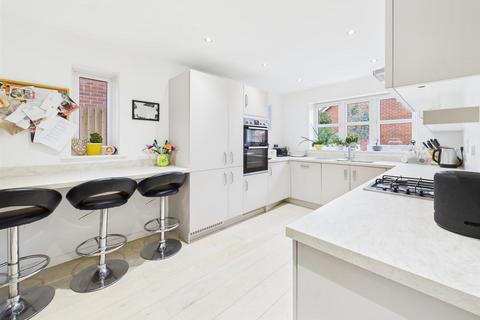 4 bedroom detached house for sale, Farleigh Drive, Aylesbury HP18