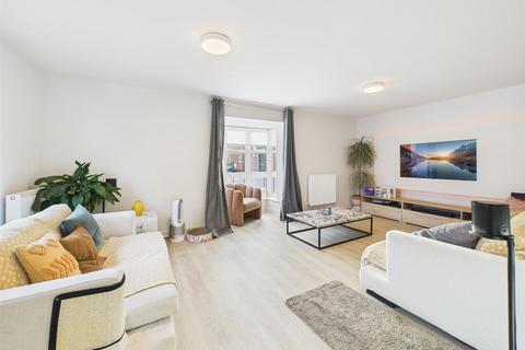 4 bedroom detached house for sale, Farleigh Drive, Aylesbury HP18