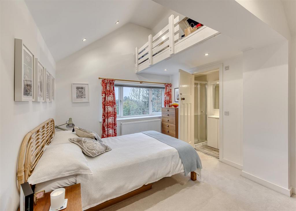 Hilltop-bed1b.jpg