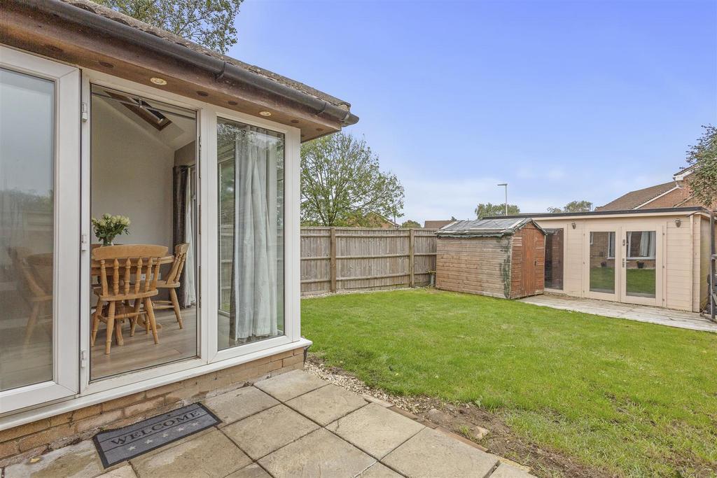 66 Lansdowne Way, HP11 1 TN-9.jpg