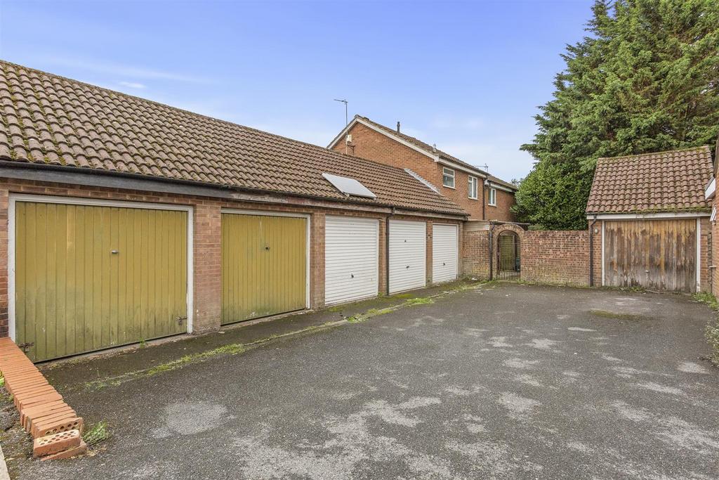 66 Lansdowne Way, HP11 1 TN-14.jpg