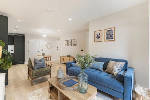 1 bedroom apartment for sale, Beverley Waterside, Priests Bridge, Barnes, London, SW14
