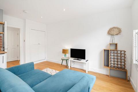 1 bedroom flat for sale, Battersea Park Road, Battersea SW11