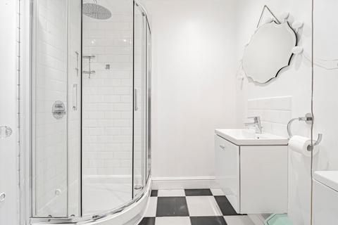 258b Battersea Park Road, London, SW11 3BP