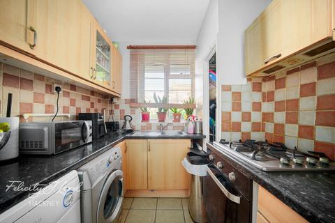 2 bedroom flat for sale, Well Street, London E9