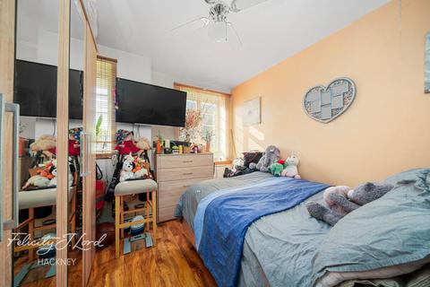2 bedroom flat for sale, Well Street, London E9