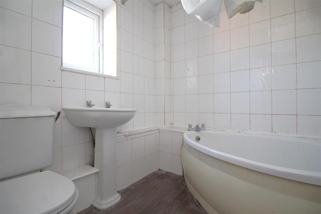 Bathroom.JPG