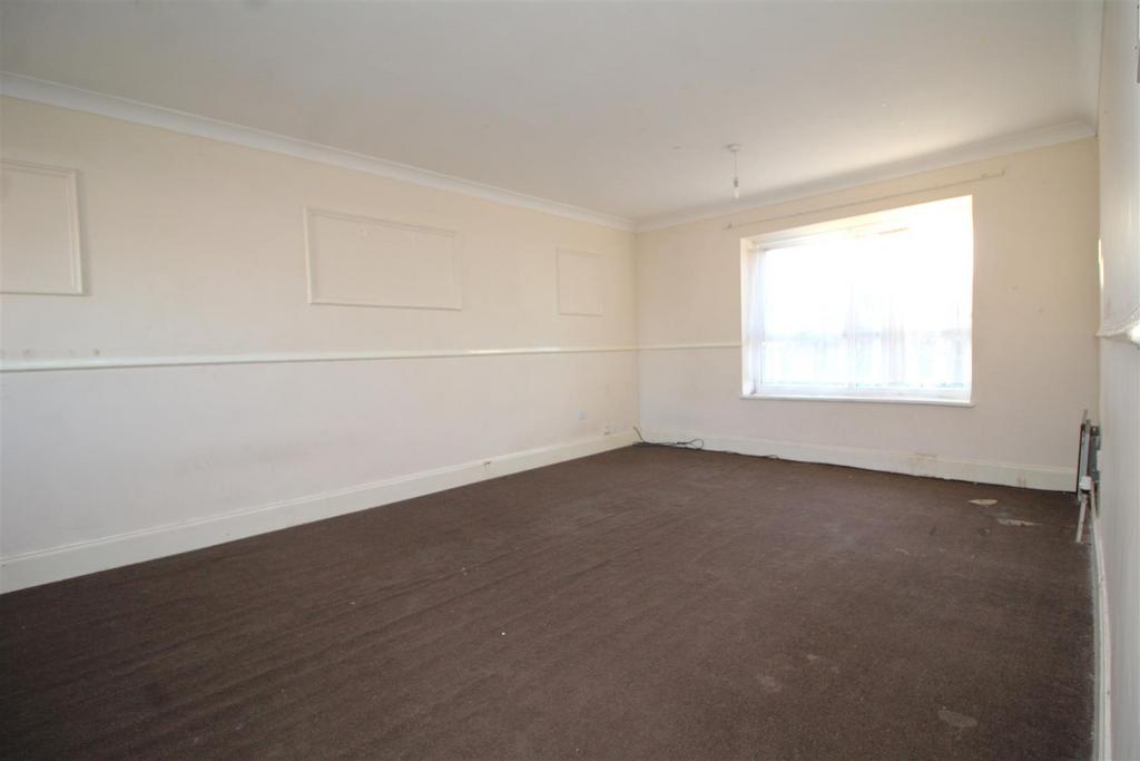 Living room 2 .JPG