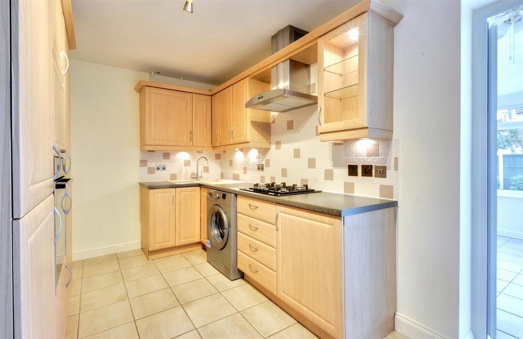 Kitchen 2.jpeg