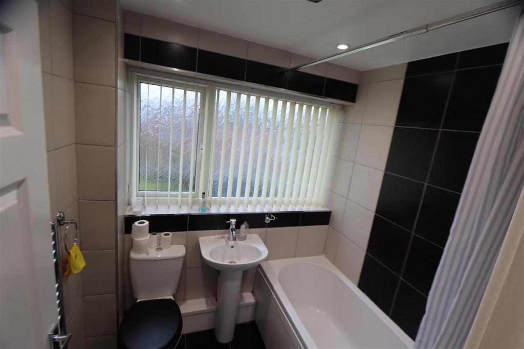 Bathroom..JPG