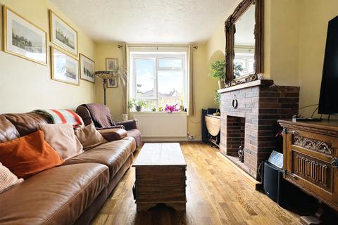 2 bedroom flat for sale, Broadmead, London, SE6