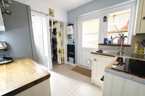 2 bedroom flat for sale, Broadmead, London, SE6