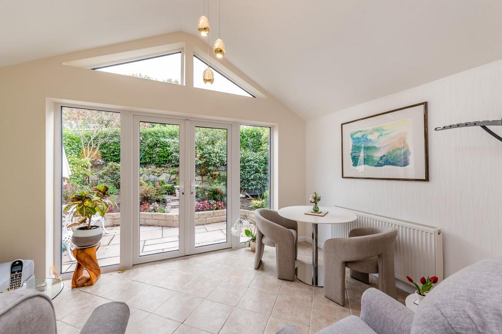 Sitting/dining room
