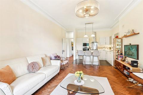 Esmond Gardens, South Parade, London, W4