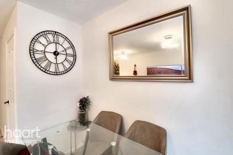 16 The Weavers, Northampton, NN4 0PQ