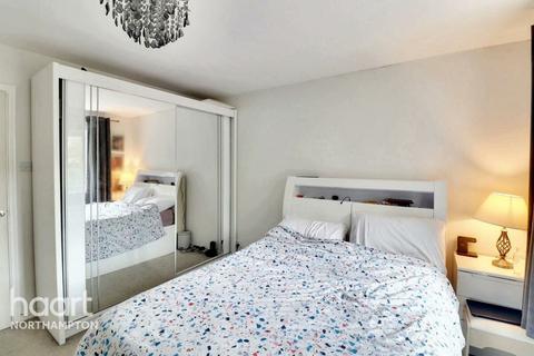 16 The Weavers, Northampton, NN4 0PQ