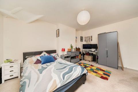 113a Townholm Crescent, London, W7 2LZ