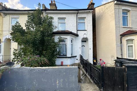 40b Oval Road, Croydon, CR0 6BJ