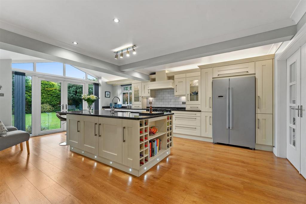 Live In Dining Kitchen