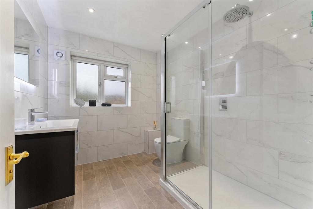 Bed 1 En Suite