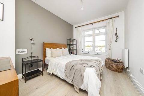 Flat 28, Fairbanks House Samuelson Place, Isleworth, TW7 4FL