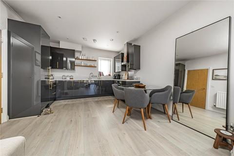Flat 28, Fairbanks House Samuelson Place, Isleworth, TW7 4FL