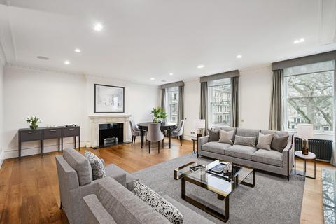 3 bedroom flat for sale, Ennismore Gardens, London, SW7