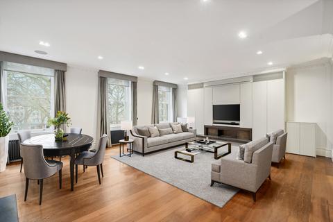 3 bedroom flat for sale, Ennismore Gardens, London, SW7