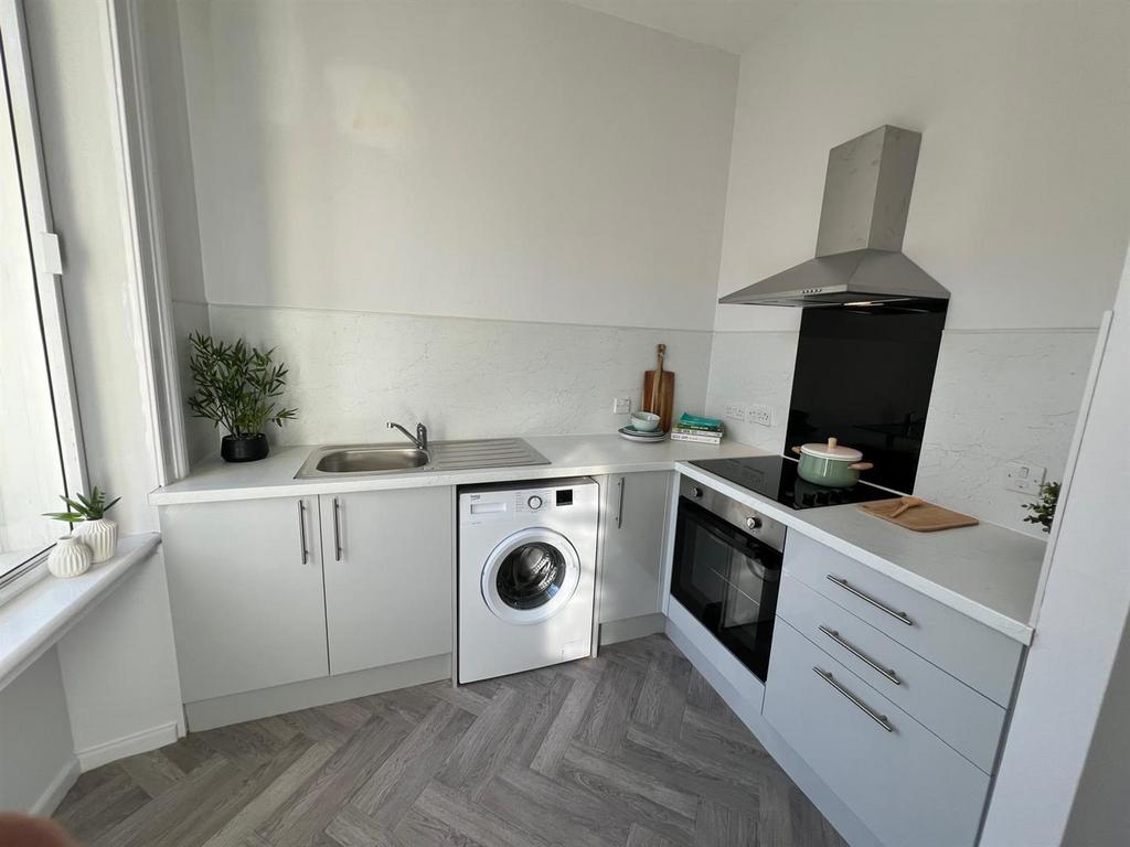 Kitchen...jpg