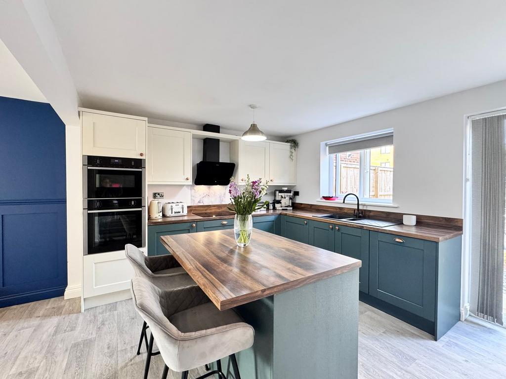 Kitchen/ living dining