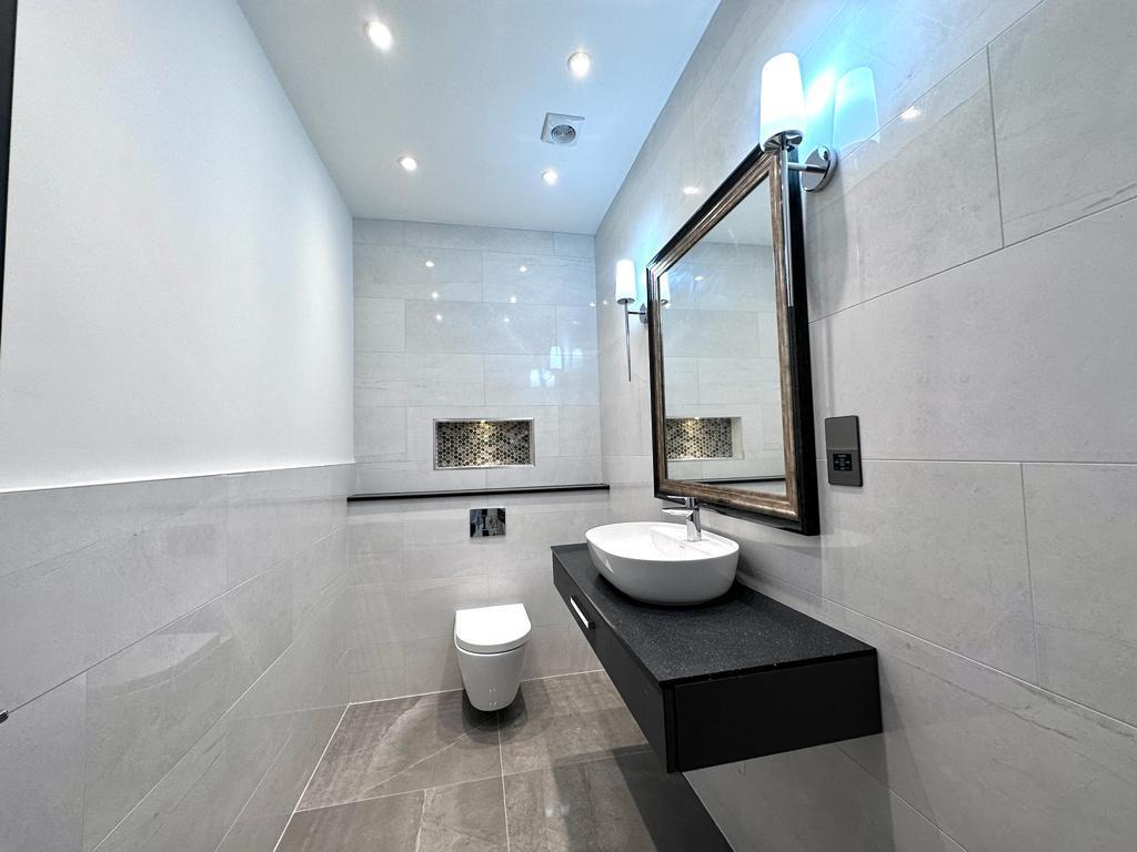 Toilet.jpg