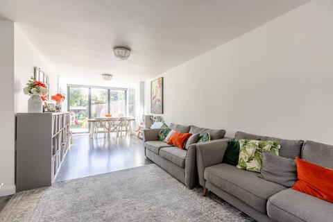 undefined, London Road, Datchet SL3