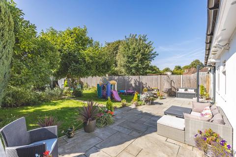 undefined, London Road, Datchet SL3