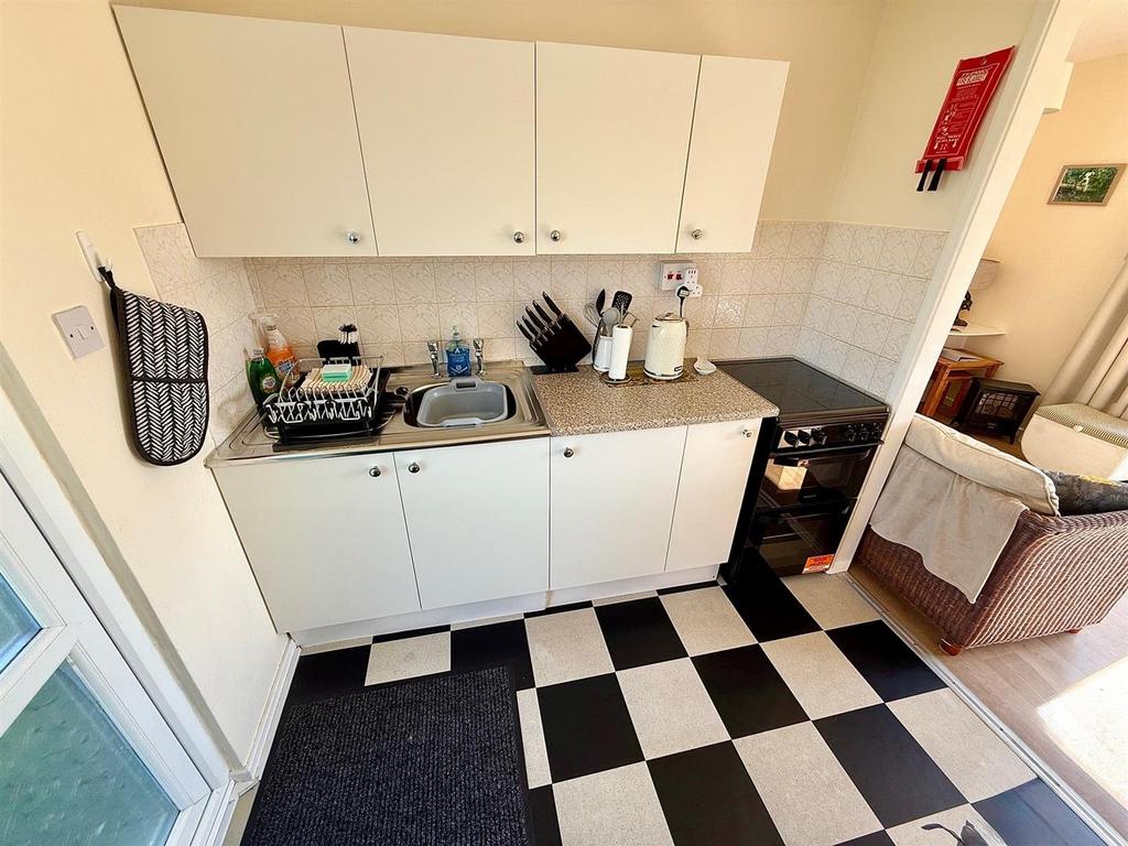 Kitchen/Dining Area