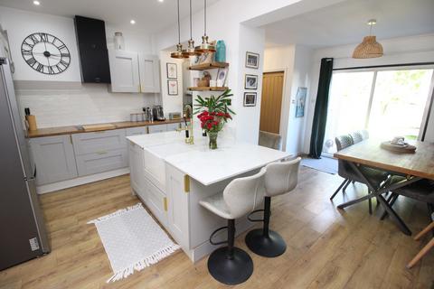 3 bedroom terraced house for sale, Stoneleigh Avenue, Worcester Park KT4