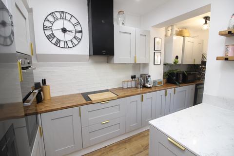 3 bedroom terraced house for sale, Stoneleigh Avenue, Worcester Park KT4