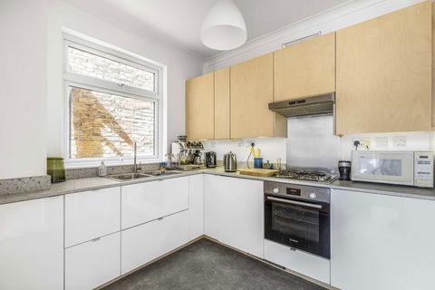 2 bedroom flat for sale, Woodbourne Avenue, London SW16