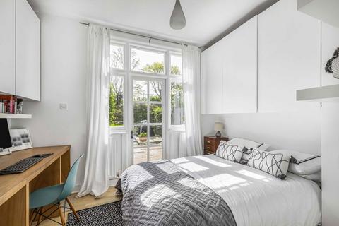 2 bedroom flat for sale, Woodbourne Avenue, London SW16