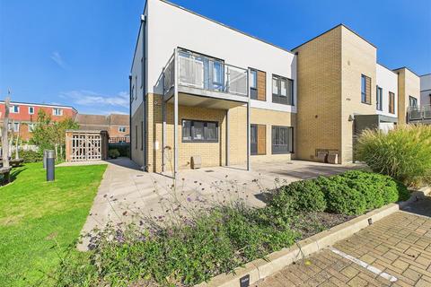 2 bedroom apartment for sale, Waltham Glen, Chelmsford