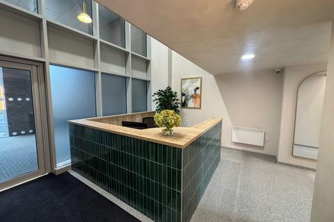 undefined, 10 Vicarage Grove, M30