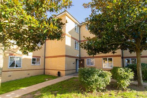 2 bedroom flat for sale, Commodore House, Timberlog Lane, Basildon SS14
