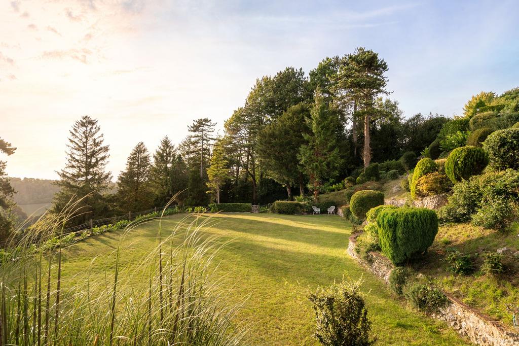 Extensive Level Lawns