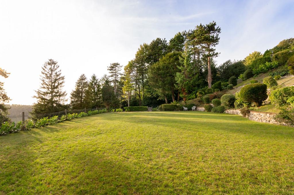 Extensive Level Lawns