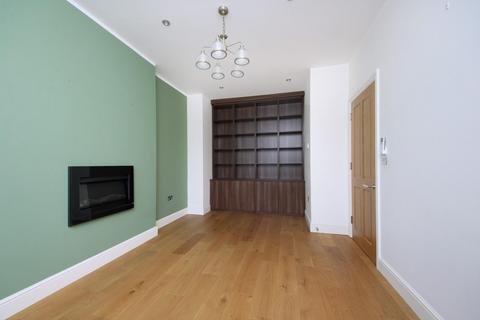 13 Ascott Avenue, London, W5 3XL