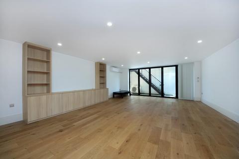 13 Ascott Avenue, London, W5 3XL