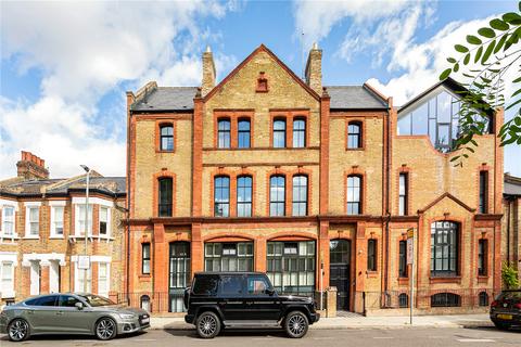 21 Cabul Road,, London,, SW11