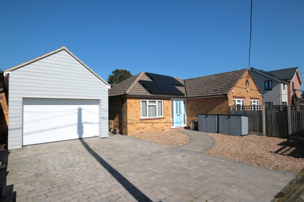 3 bed bungalow for sale New Captains Road, West M