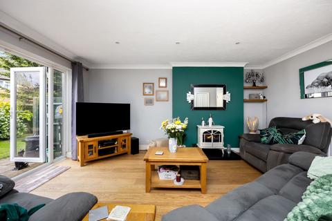 Clover Way, Horley RH6