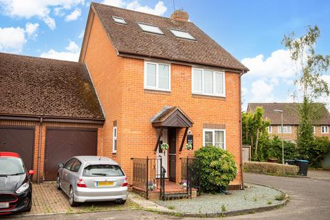 5 bedroom detached house for sale, Clover Way, Horley RH6